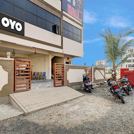 Oyo Vnr Convention Hotell Guntūr Exteriör bild