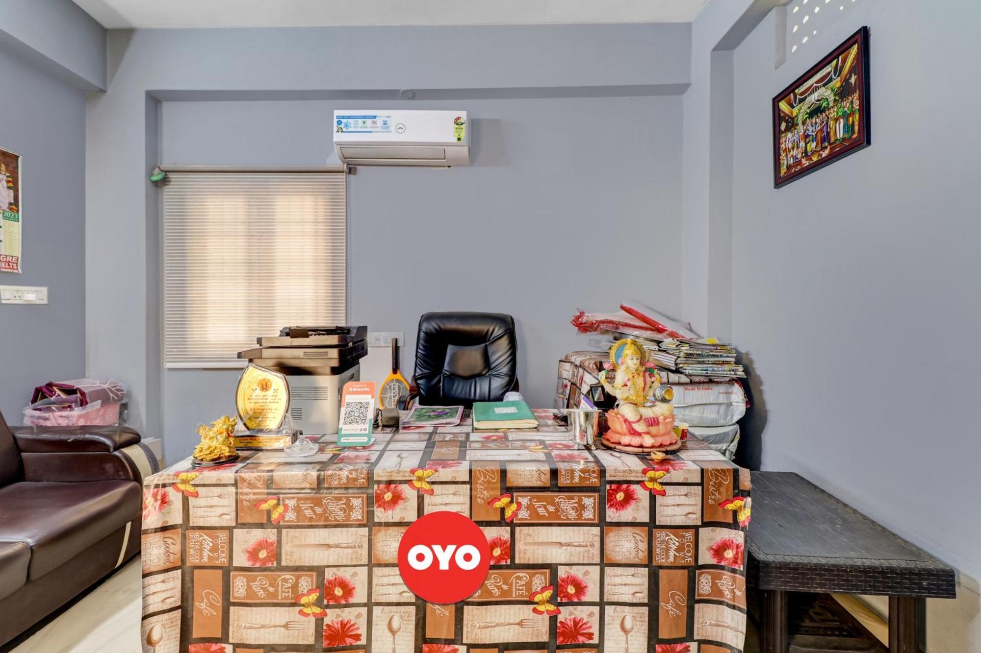 Oyo Vnr Convention Hotell Guntūr Exteriör bild