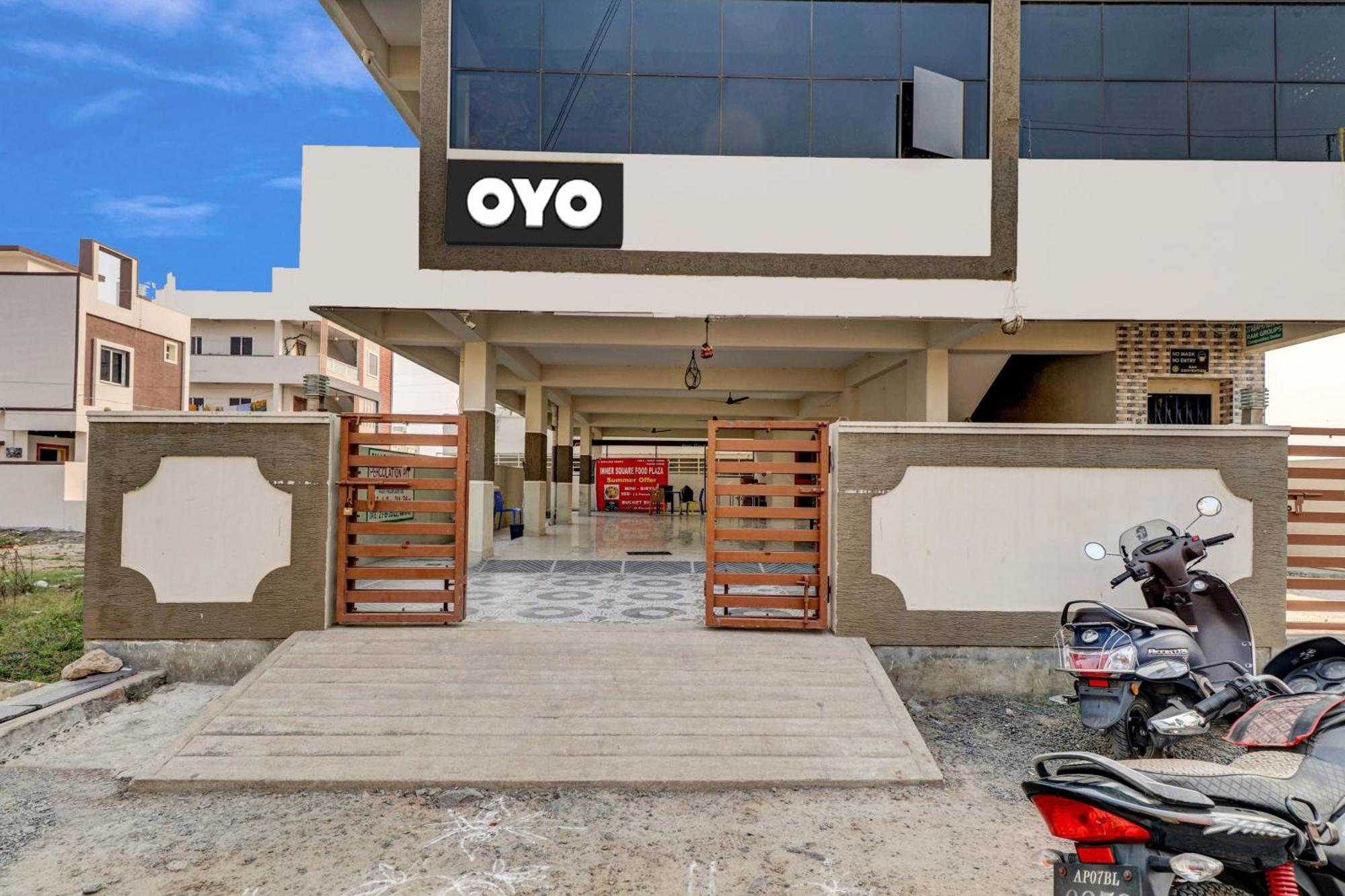 Oyo Vnr Convention Hotell Guntūr Exteriör bild
